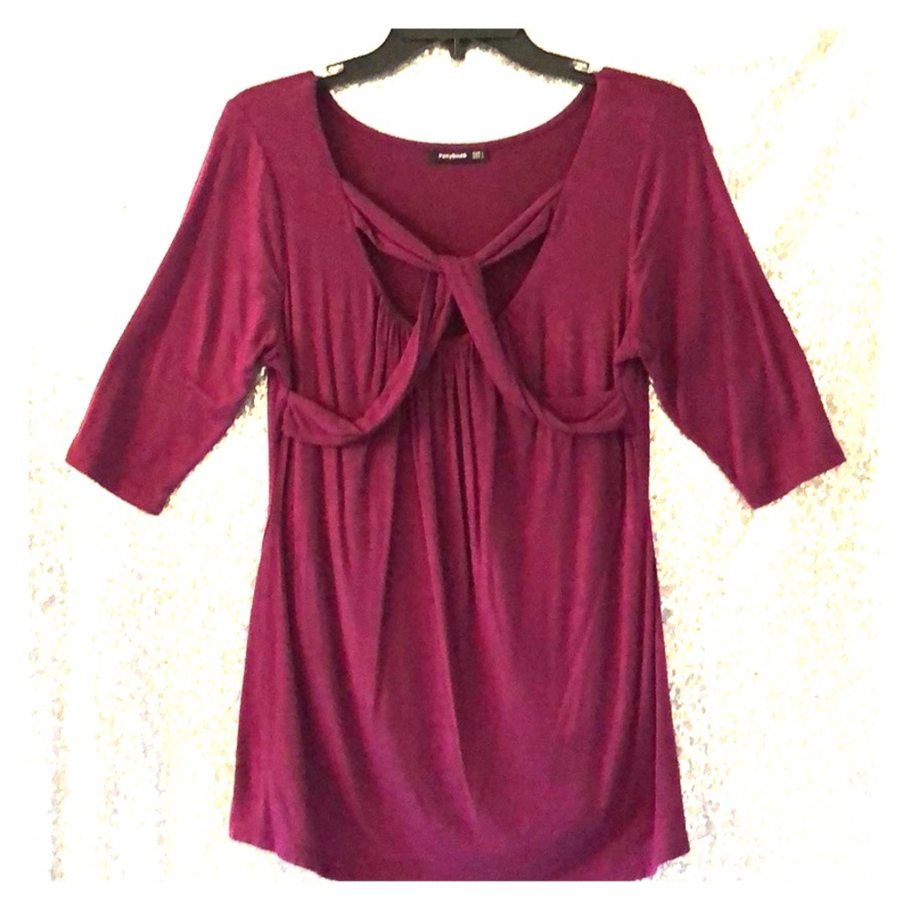 ☀️☀️☀️☀️Bundle Sale! Very flattering plum blouse